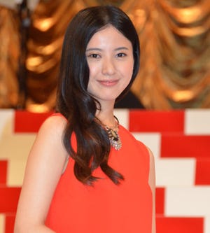 吉高由里子、5年連続の嵐と共に紅白司会決定「危なっかしくありません?」