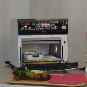アイリスオーヤマ、火力と調理時間を自動調整する「リクック熱風オーブン」 - 作り置きのフライも"サクッ"と温め直し