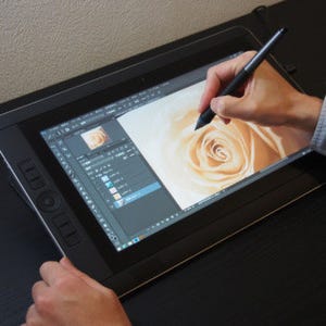 「Cintiq Companion2」で"iPad画家"・山岡セイコウが超リアルな薔薇を描く - 大型サイズの旧機種と比較