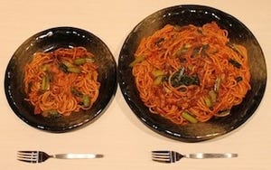 東京都・神田の「ロメスパバルボア」が、焼きスパゲティ"ギガ盛り"を販売