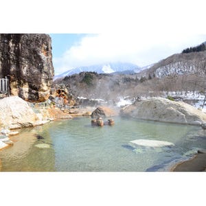 日本最大級の露天風呂が壮大すぎる! 岐阜・奥飛騨のその奥でまったり温泉を