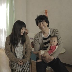 佐々木蔵之介&永作博美、赤ちゃんにメロメロな最新映像が公開!