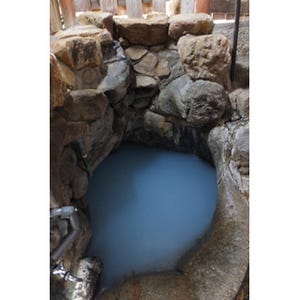 世界遺産の温泉は青かった! 世界遺産唯一の公衆浴場は和歌山県の山奥にある