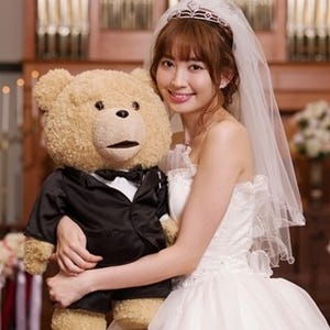 小嶋陽菜、"テッド"ファン代表に!「夢みたい」- ウエディングドレスでハグ
