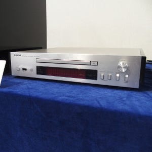 ヤマハ、ハイレゾ対応ネットワークCDプレーヤー「CD-NT670」 - 幅314mm