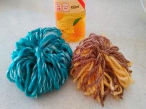 超簡単! 編まなくてOK! セリアのアクリル毛糸で "エコたわし" を作る方法