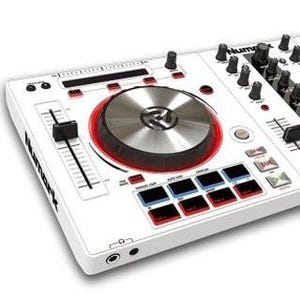 DJコントローラー「Mixtrack Pro 3」の限定色を発売