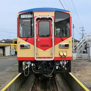 島原鉄道「赤パンツ車両」復活! キハ2500形、1両限定で特徴的な車体塗装に