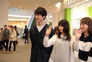 坂口健太郎&森川葵『いつ恋』展にサプライズ登場! 大興奮のファンから悲鳴