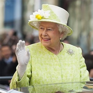 英エリザベス女王、90歳の誕生日をウィンザー城で祝う