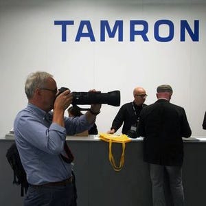 Photokina 2016、タムロンブースで望遠ズーム新作「SP 150-600mm」を構える