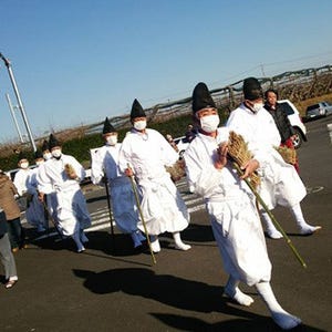 神社で「バカヤロー」、供え物の奪い合いも!? 無礼講の奇祭を茨城県で開催