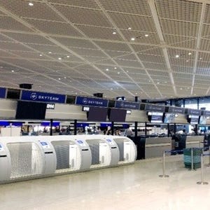 成田空港、国際線に自動手荷物預け機導入--3/30から4機稼動