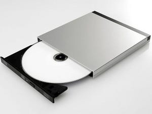 MacBookユーザーの声に応えたポータブルDVDドライブ - ロジテック