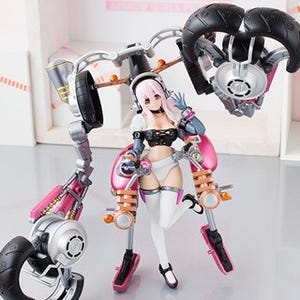 キャンペーンガール・すーぱーそに子がバイクと合体!? AGPに新たな伝説が誕生