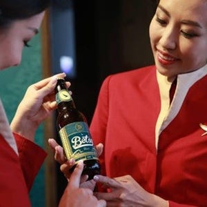 キャセイ、初号機「ベッツィー」にちなんだビールを日本路線にも限定投入