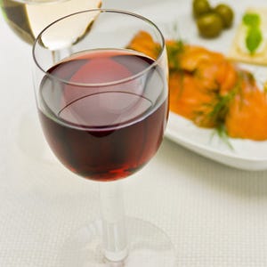 赤ワインの2型糖尿病への有効性が示唆 - 動脈の硬化度を改善と報告