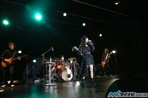 村川梨衣、3rdシングル発売イベントでバンドをバックにスペシャルライブ
