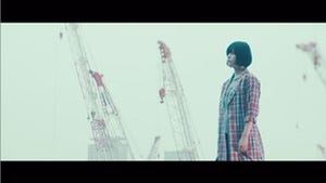 欅坂46、1stアルバムリード曲「月曜日の朝、スカートを切られた」MV公開
