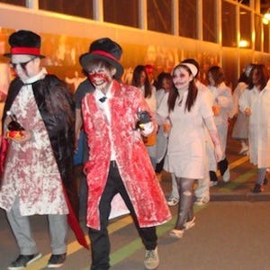 富士急「戦慄ハロウィンパレード」開催--パレードの見習い亡霊を募集中