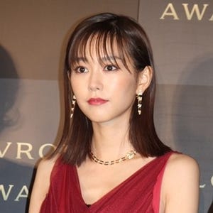 桐谷美玲、胸元開いた大人ドレスで登場「ジュエリーが映えるように」