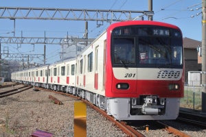京急電鉄、新1000形17次車は「白い電車」!? 塗装途中の姿で登場