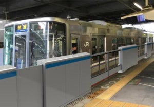 JR西日本、高槻駅可動式ホーム柵の使用開始を2018年秋以降に延期
