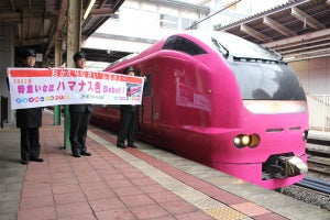 JR東日本E653系、ハマナス色の特急「いなほ」登場! 新潟駅を発車
