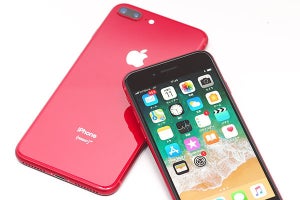 真っ赤なiPhone 8/8 Plusを入手、深い赤と強い光沢がオトナ好み