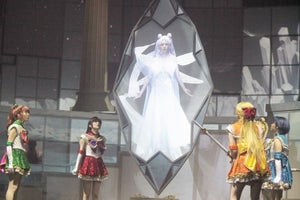 白石麻衣、“月の女王”役で美貌放つ! 乃木坂46版セーラームーンお披露目