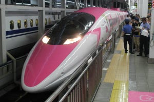 JR西日本500系「ハローキティ新幹線」デビュー - 博多駅で出発式