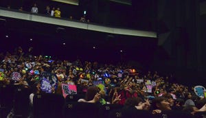 映画館で観客が「アカデミー賞あげて〜!!」ガチ応援! 『銀魂2』応援上映