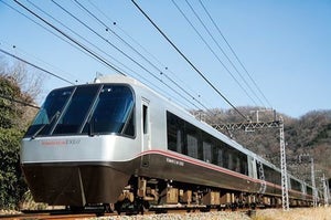 小田急電鉄「EXE α」で映画『この道』ゆかりの地を訪ねるツアー