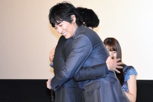 吉沢亮、ディーン･フジオカと熱い抱擁　初対面では「うわっ!」