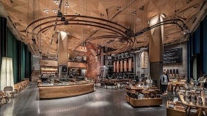 スタバ「ロースタリー東京」が中目黒に開業! コーヒー焙煎所内蔵の4階建て