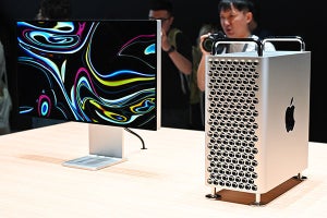 新「Mac Pro」の実機を見た！　個性的なデザインに目を奪われる
