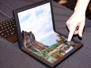 米レノボ、画面が曲がるフォルダブルPC「ThinkPad X1 Fold」 - CES 2020