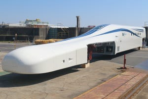 JR東海、超電導リニア改良型試験車を公開 - L0系と5月から走行試験