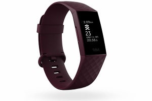 Fitbit、フィットネスバンド「Charge 4」、GPSを搭載、よりスマートなバンドに