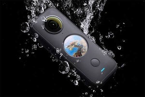 新たに水中撮影に対応、AI編集機能を強化した360度カメラ「Insta360 ONE X2」