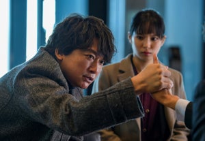 香取慎吾、意味深な視線の先には…主演ドラマ『アノニマス』125秒動画公開