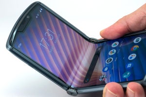 razr 5G実機レビュー　折りたたみならではの工夫が光る個性派スマホ