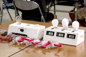 小学6年生が実験で学んだLED照明の省エネ性能とSDGs - パナソニック「あかりの日特別授業」