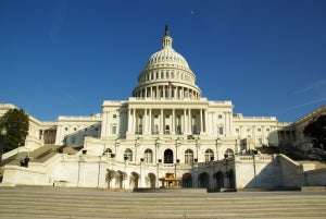 米議会の予算交渉、秋の大統領選挙に影響も