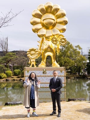 【圧巻】京セラ美術館の日本庭園に、巨大なオブジェ出現! - 金色の彫刻とヴィトンのトランクが海外でも話題に