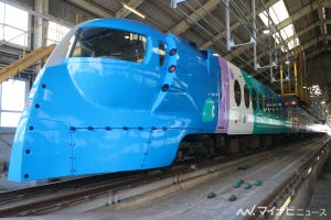 南海電鉄「ラピート」明るい青色に! 大阪・関西万博ラッピング公開