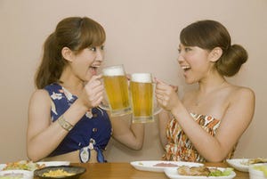 うっかり使うとアブナイ英語 第100回 乾杯のかけ声を頼まれたときの「Let us drink !」