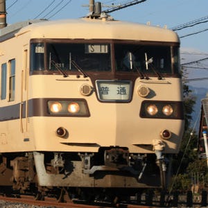 鉄道写真コレクション 第63回 JR東海の117系(国鉄色)、引退を前に東海道本線を走行