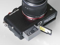 さらに多機能化した自分撮り対応の薄型軽量ミラーレス - オリンパス「OLYMPUS PEN Lite E-PL6」実写レビュー (1) タッチ