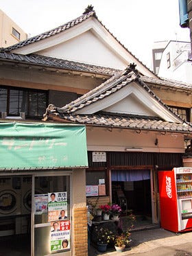 東京都・神楽坂の路地裏には芸者さんが愛した銭湯が今も残っている!
